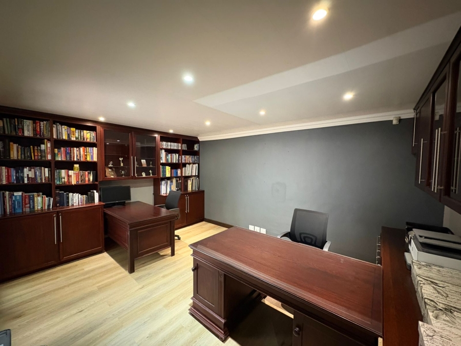 6 Bedroom Property for Sale in Cashan North West